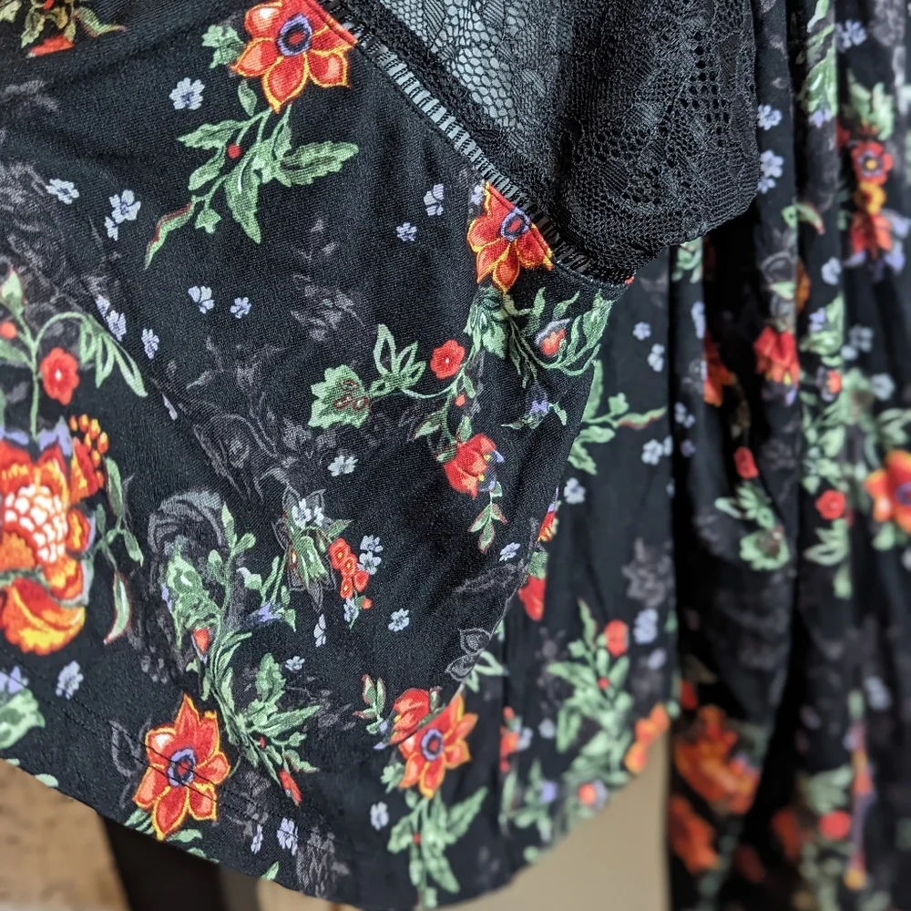 TORRID Super Soft Blouse Womens Bell Sleeves Lace Knit Black Floral Top - Picture 5 of 7